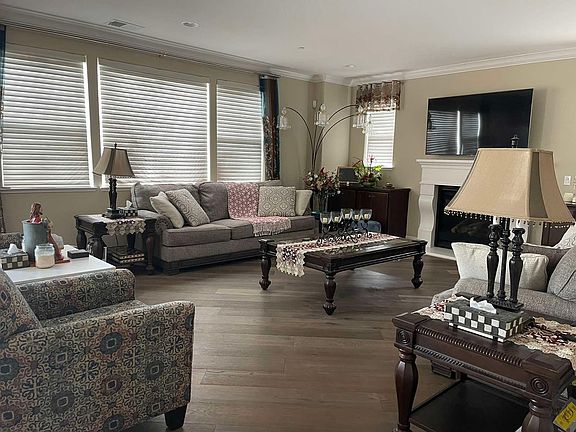 4th image of 476 Glenbrook Dr