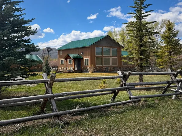 4239 Summit Dr, Mackay, ID 83251