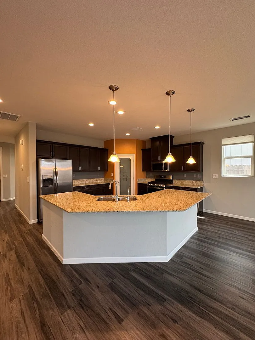 Spacious 4-Bedroom Dayton Home with Split-Bedroom Layout & Modern Finishes — Photo 3