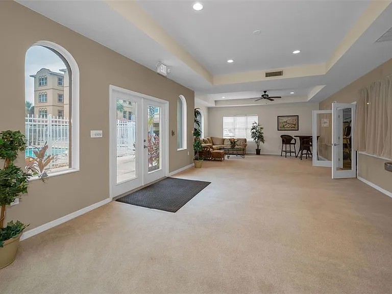 606 Wells Ct #202 — Photo 46