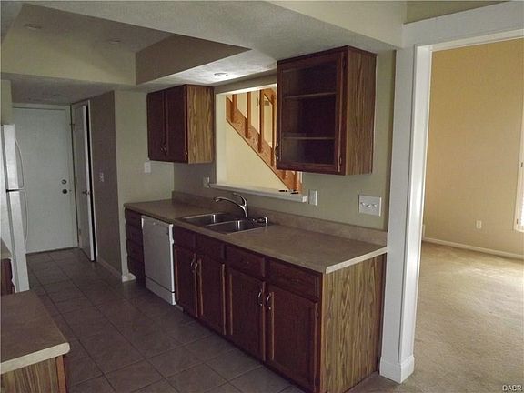 3rd image of 2081 Foxknoll Dr