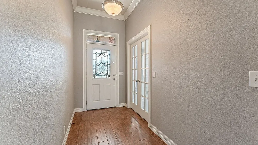 4 bed, 2.0 bath, 1982 sqft, $2,195 — Photo 3