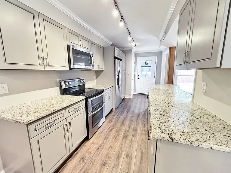 5030 Meadow Ln — Photo 13