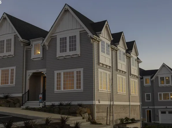 1128 NE Seascape Ave, Depoe Bay, OR 97341