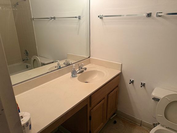4th image of 200 N Dearborn St Unit 1503