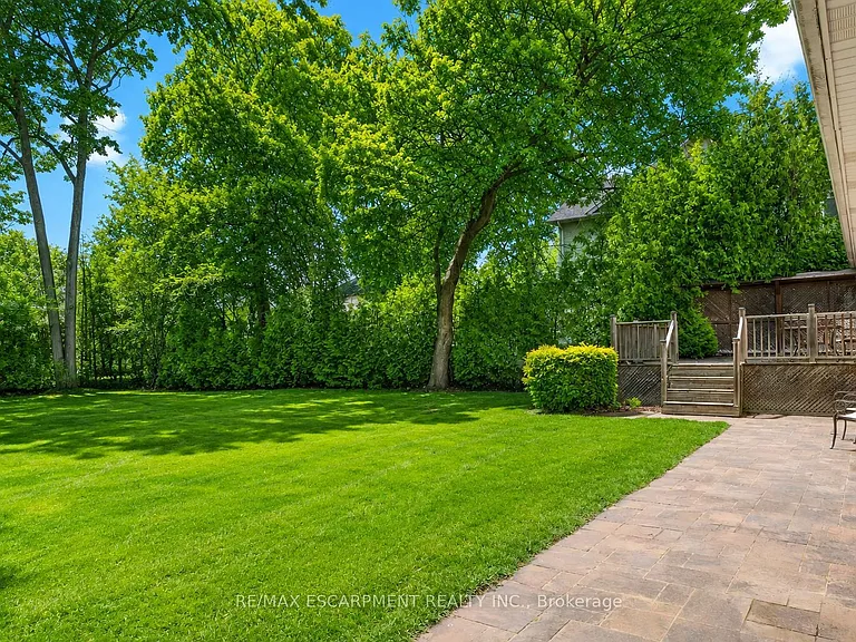 1546 Lorne Wood Rd — Photo 22