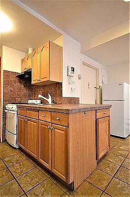 5th image of 339 W 71st St #1B