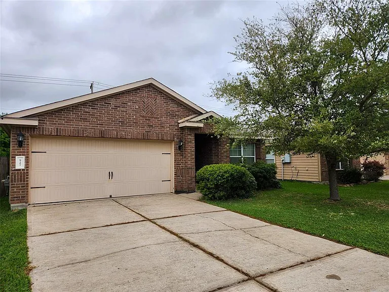 927 Paradise Rd — Photo 2