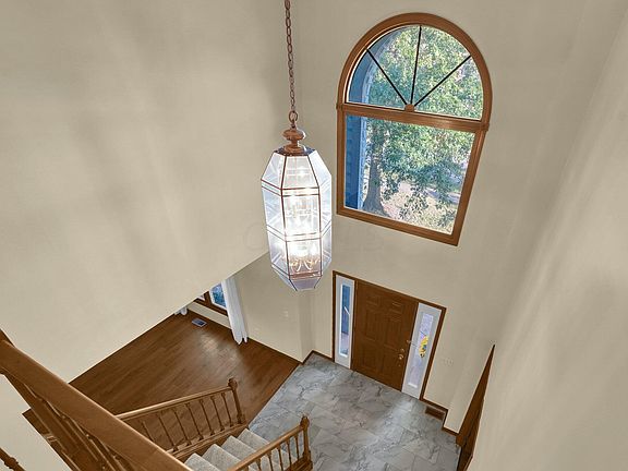 4th image of 691 Collingwood Dr