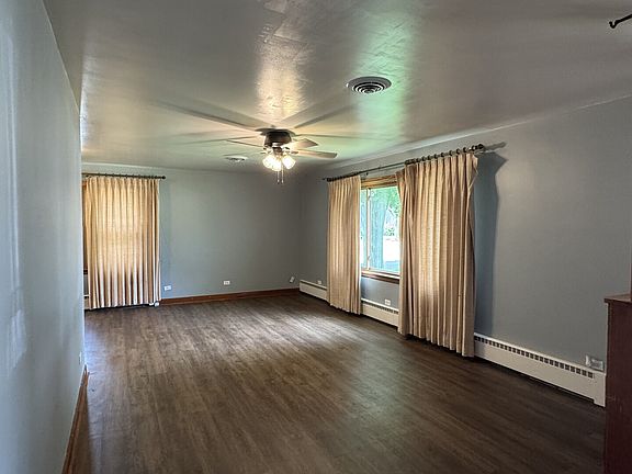 5th image of 142 N Oak St