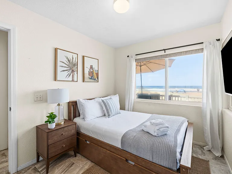 3255 Ocean Front Walk — Photo 11