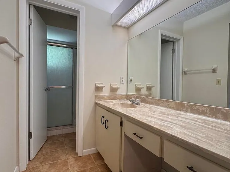 36 Oxford Ln — Photo 15