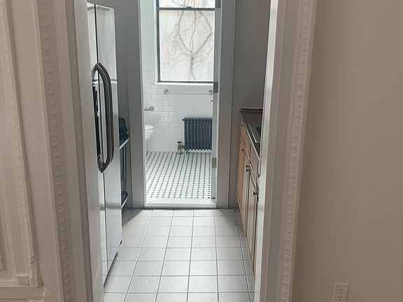 5th image of 140 W 73rd St APT 3