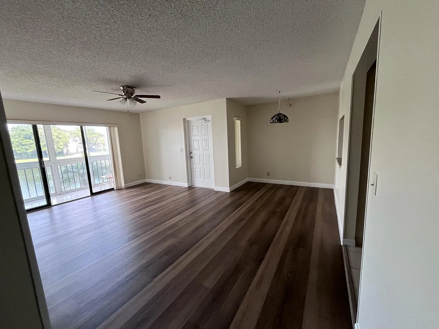 2 bed, 2.0 bath, 1111 sqft, $1,990 — Photo 4