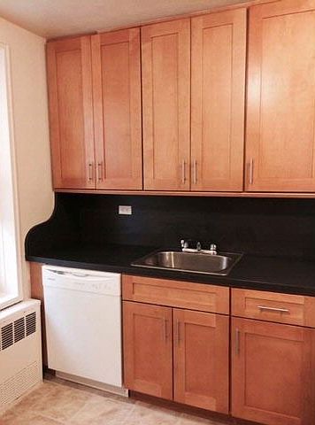 2nd image of 265 Mill Rd APT 3D