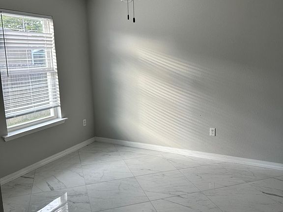 3rd image of 12 Whisperwood Ln
