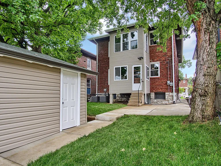 5047 Mardel Ave — Photo 4