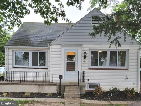 221 W King St, Pottstown, PA 19464