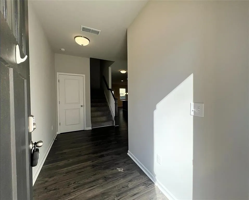 Building Photo - 1865 Parkades Path SW