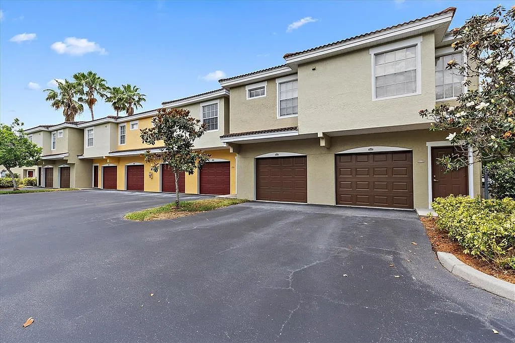 1 bed, 906 sqft, $1,800 — Photo 1