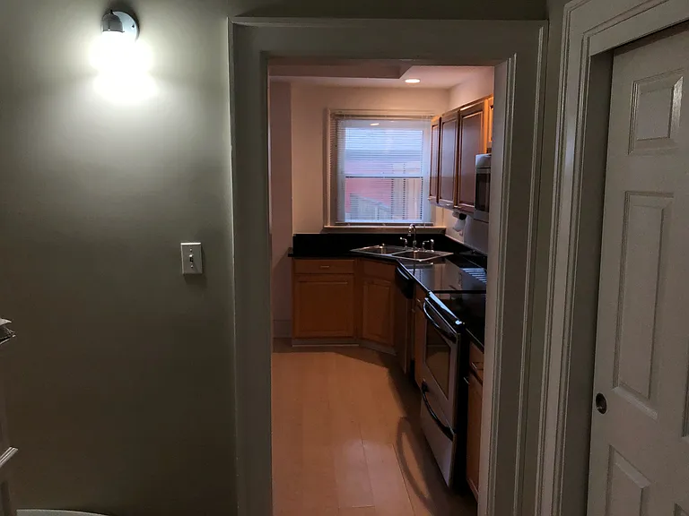 848 Summit St — Photo 7
