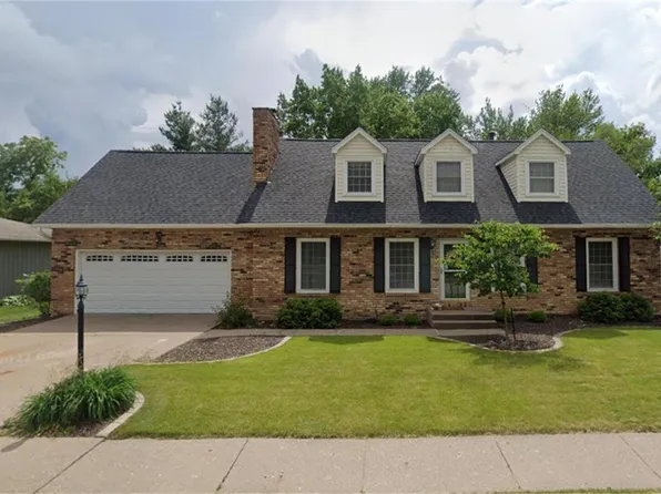 4210 Squire Dr, Bettendorf, IA 52722