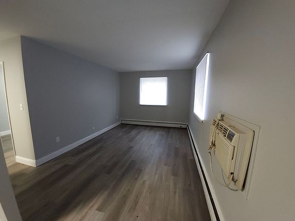 5th image of 455 Maryland Ave W #107