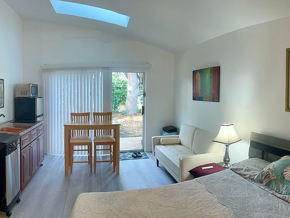 5th image of 36 Gables Blvd #102