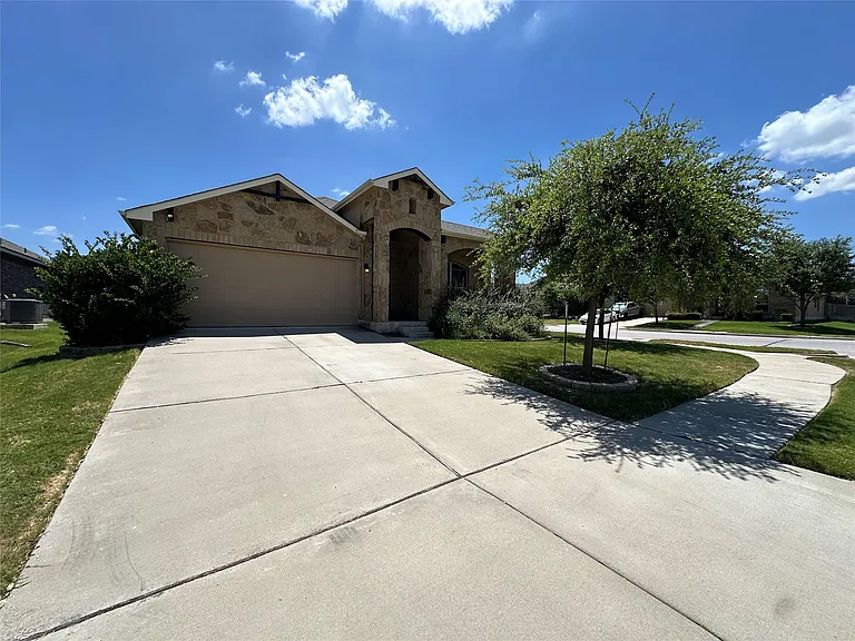 1919 Mexia Dr — Photo 1