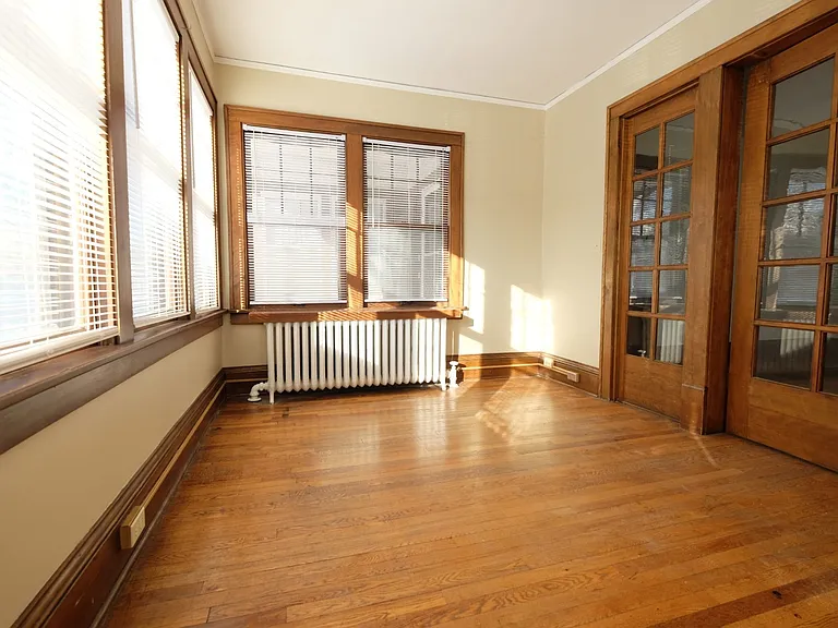 Step into the inviting warmth of Central Lakes of Uptown, where charming hardwood floors and abundant natural light create the perfect sanctuary. Donat miss your chance for modern living in a serene setting. Schedule your visit today!