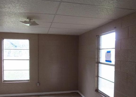4th image of 905 N Castlehills Dr
