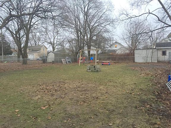 5th image of 308 Oak St