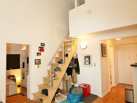 3rd image of 555 Washington Ave APT 1C