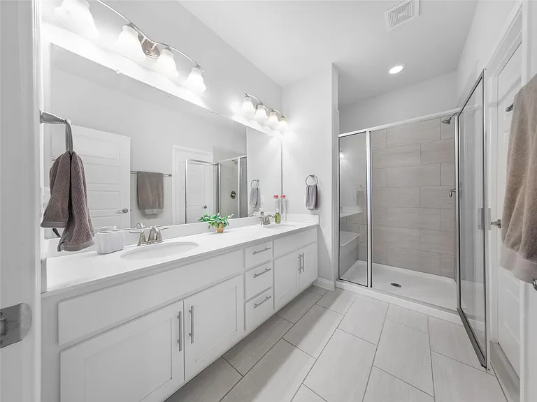 13800 Lyndhurst St #324 — Photo 19