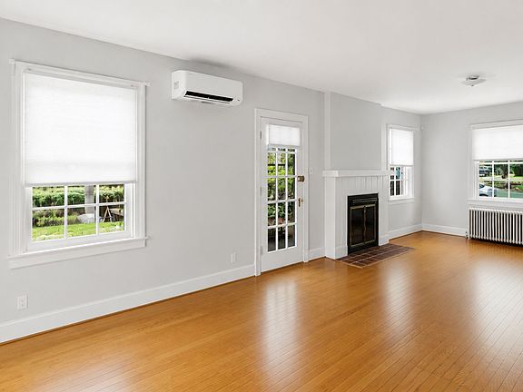 5th image of 901 W 31st St