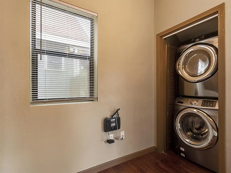 1400 N Cuernavaca Dr #B — Photo 7