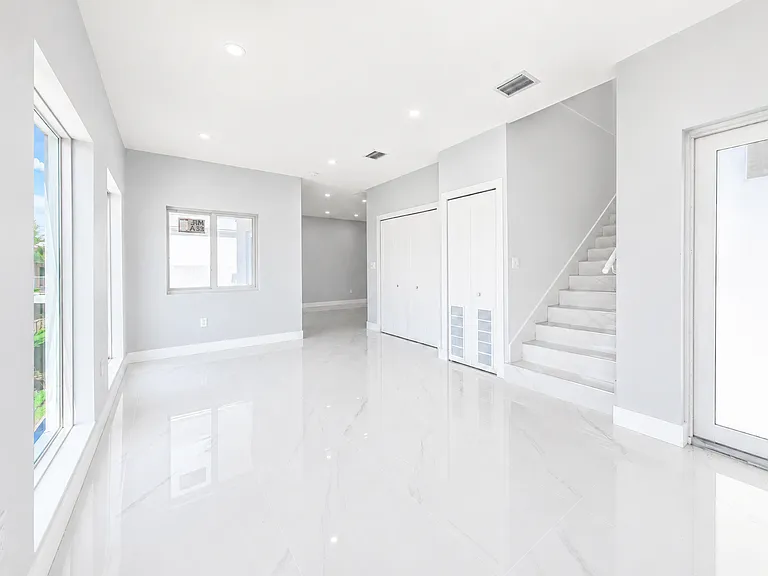 31569 Avenue D — Photo 2