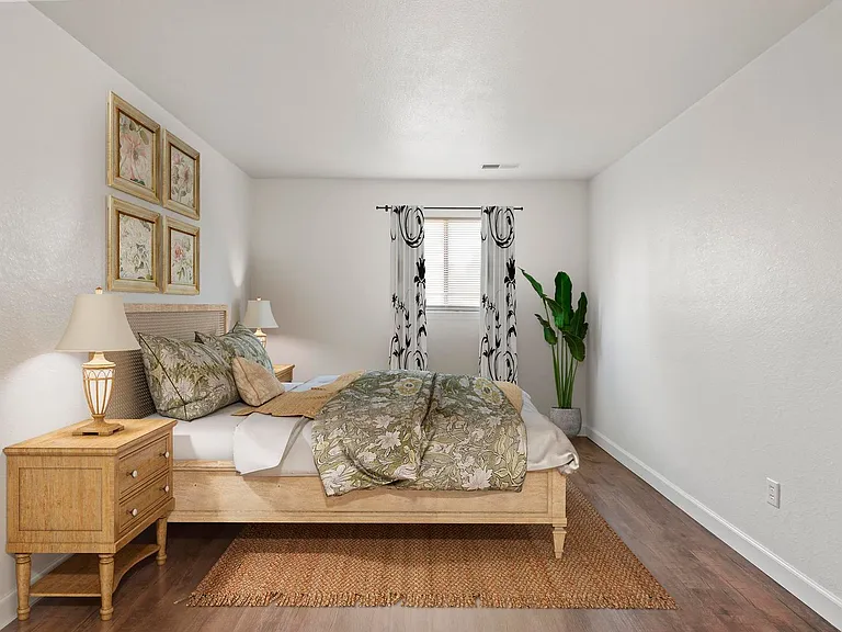 Green Door Apartments — Photo 108