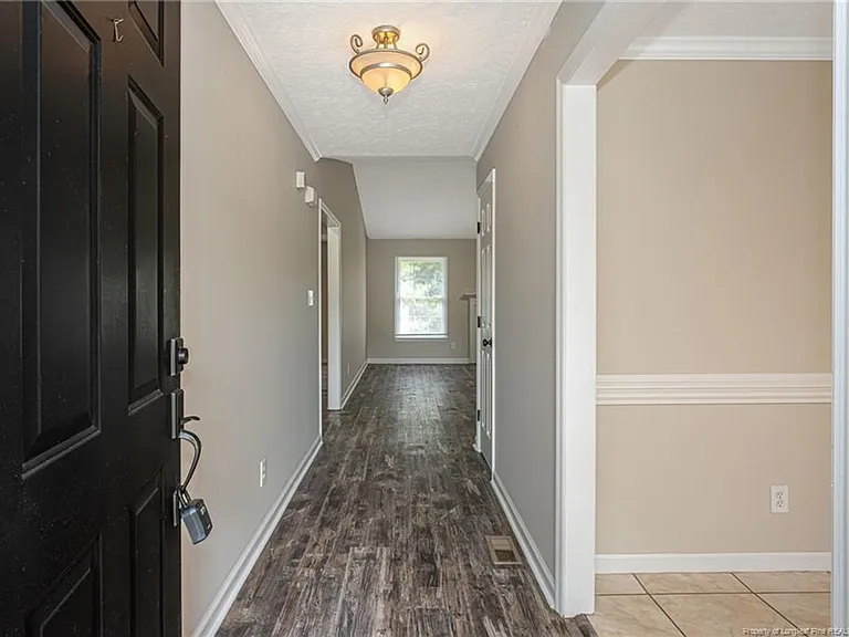 402 Roundtree Dr — Photo 6