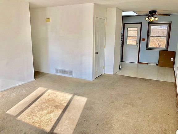 2nd image of 405 E Royal Dr