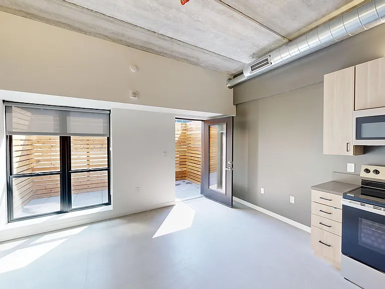 418 East Grand — Photo 22