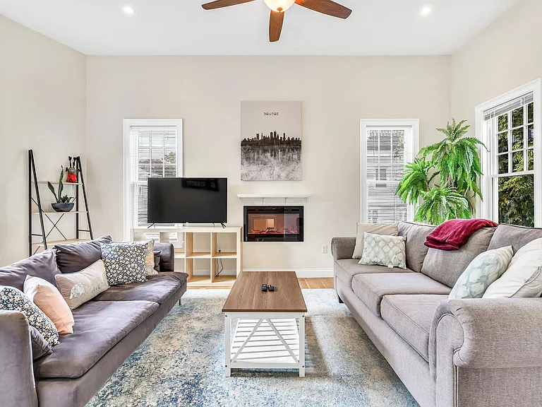 10 Bradbury St #10 — Photo 11