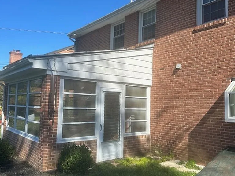 705 Ashford Rd — Photo 3