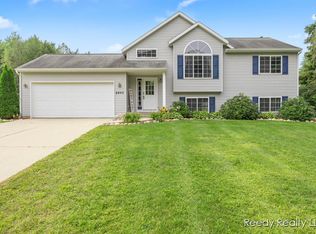 6842 Whispering Forest Dr NE, Cedar Springs, MI 49319