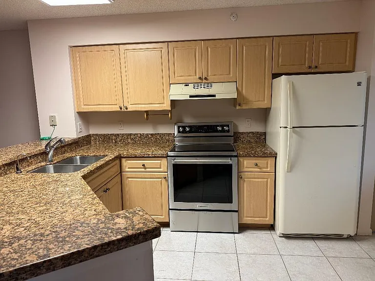 2205 S Cypress Bend Dr #307 — Photo 1