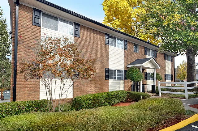 Mitchell s Park Apartments — Photo 23