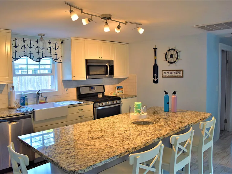 167 Breezy Point Rd — Photo 3