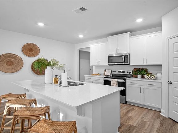 5th image of 1065 Bergamot Road