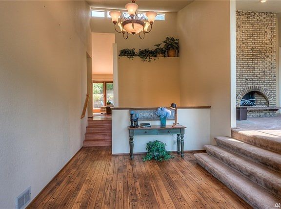 Large, Beautiful Entrance Way