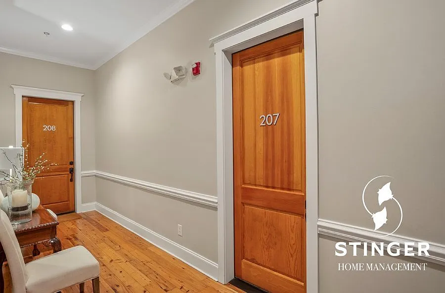 Full Furnished Luxury 3 Bedroom / 2.5 Bathroom Condo on Bay St — Photo 3